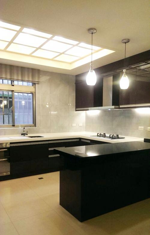 黑白之中的繽紛